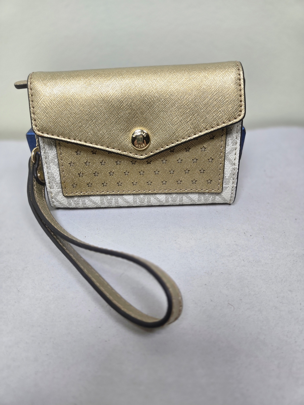 Michael Kors NWOT Gold and White Wristlet Wallet with Detachable Strap